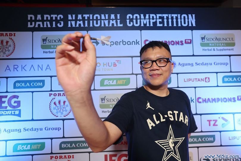 Status sebagai Debutan Tidak Menghalangi Benny Tandean Menjuarai Darts National Competition Series 03