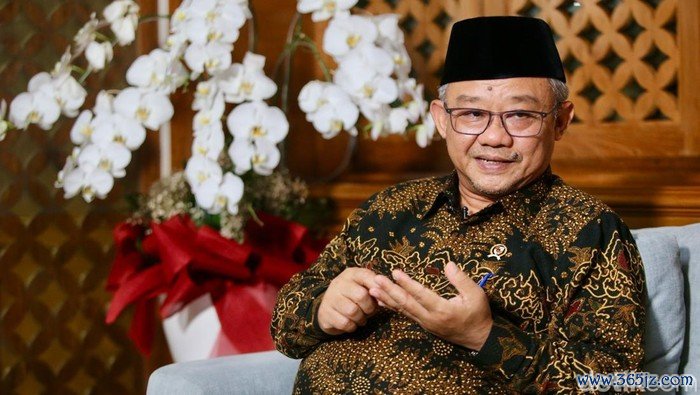 Menteri Pendidikan Dasar dan Menengah Indonesia Abdul Mu’ti menerima tim detik edu dalam wawancara khusus yang berlangsung di Kementerian Pendidikan, Jakarta, Selasa (19/11/2024).